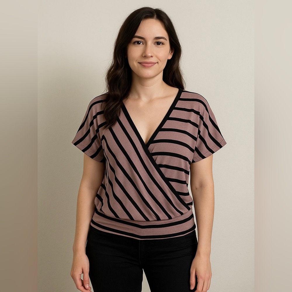 🏷Used medium Charlotte Russe wrap around blouse